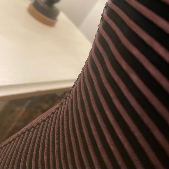 2/$20 Cinq Sexy Little Crop Top Small S - Picture 6 of 8